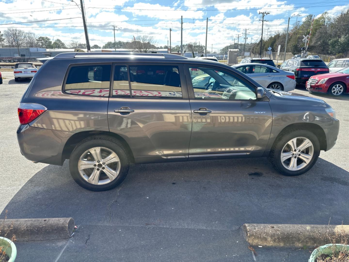 2008 Gray Toyota Highlander (JTEES43A982) , Automatic transmission, located at 5700 Curlew Drive, Norfolk, VA, 23502, (757) 455-6330, 36.841885, -76.209412 - Photo#2